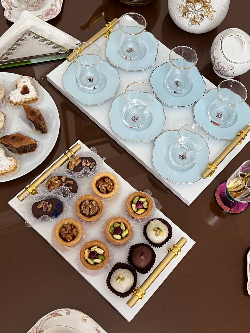 طقم التقديم